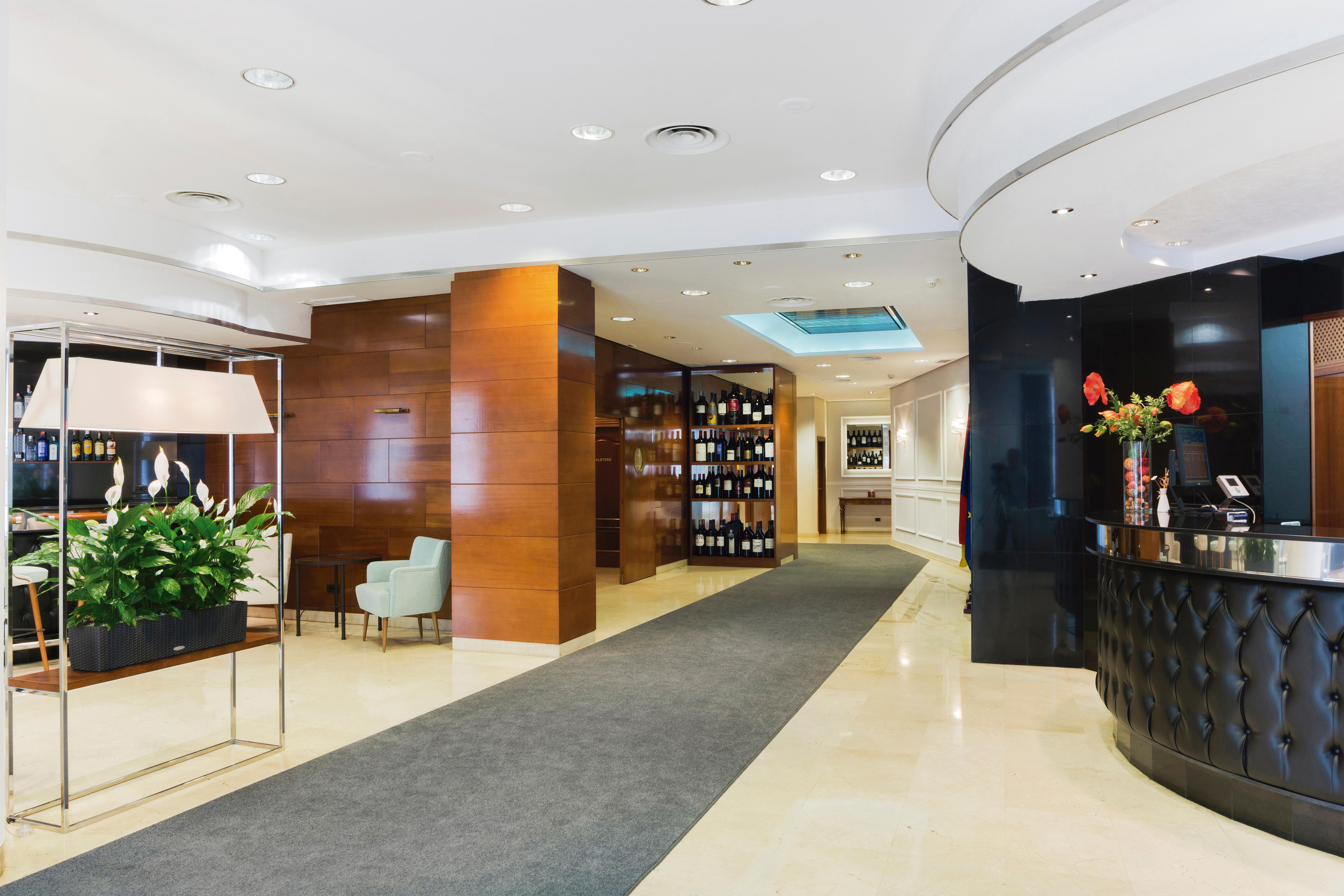 לוגרוניו Hotel Gran Via מראה חיצוני תמונה